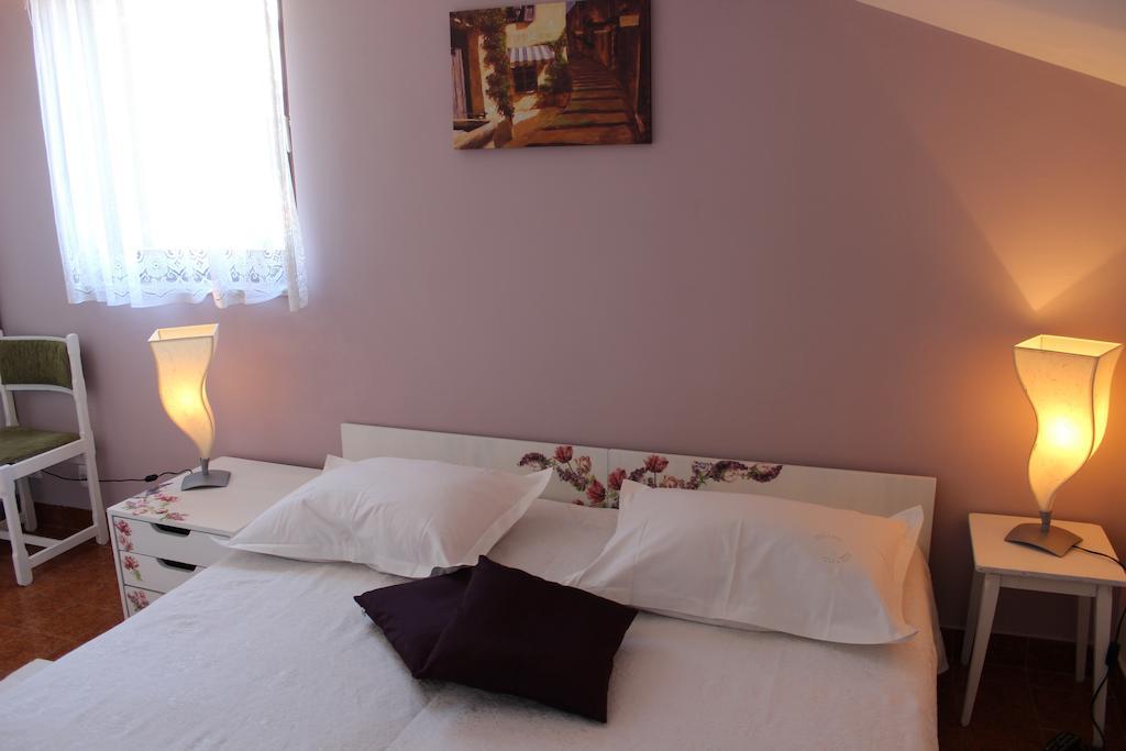 Apartments Petrada Omiš Szoba fotó
