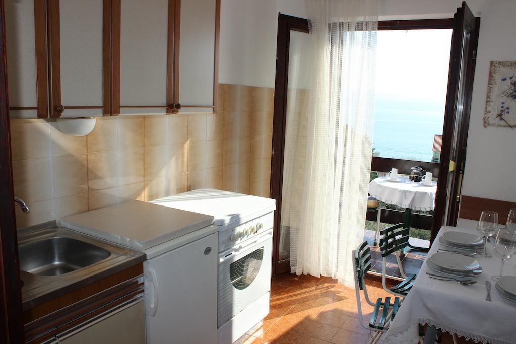 Apartments Petrada Omiš Szoba fotó
