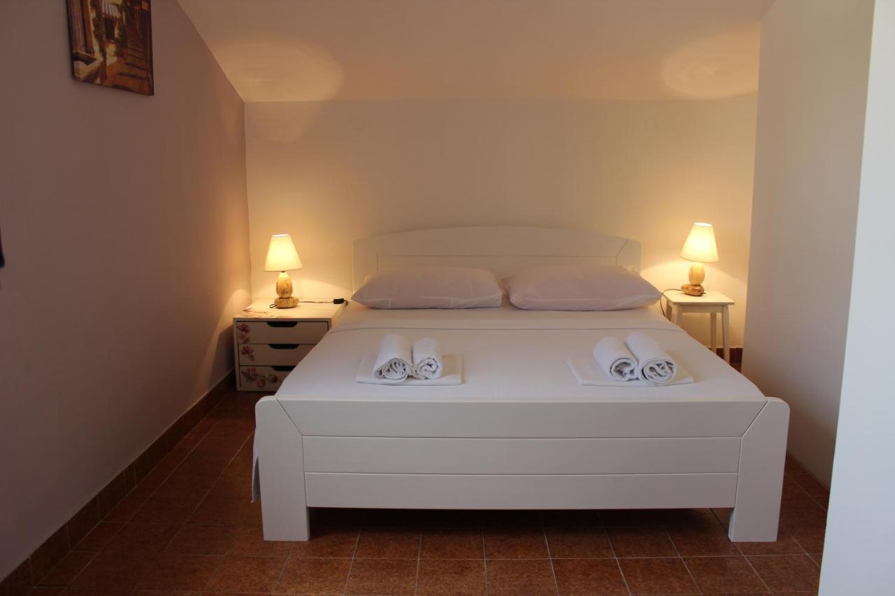 Apartments Petrada Omiš Szoba fotó